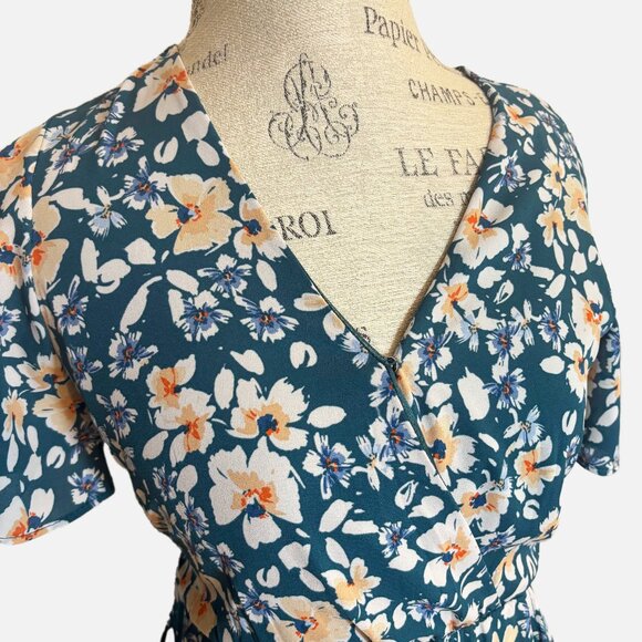 NWOT Sienna Sky Floral Midi Dress with Front Snap Closure – Flowy & Femi… - Picture 4 of 11